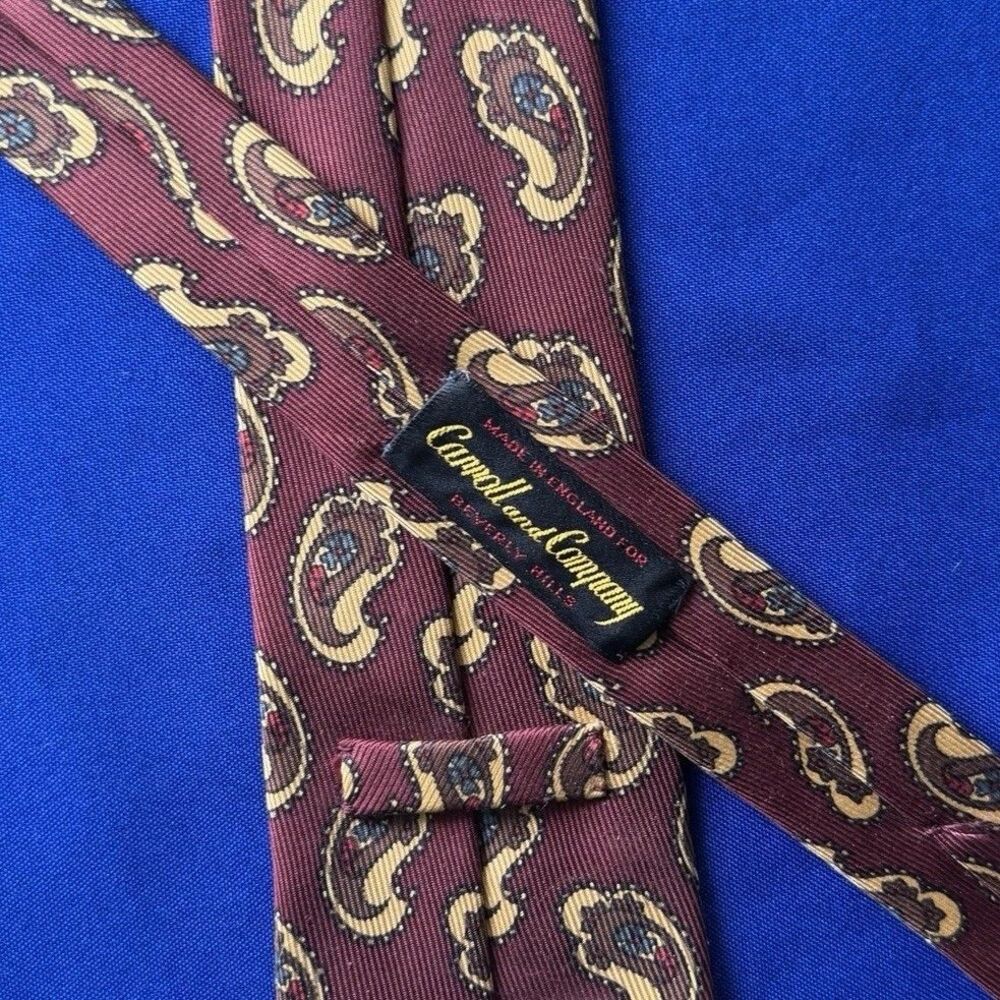 Carroll and Company Beverly Hills English Burgundy Paisley Silk Tie 57 x 3.25